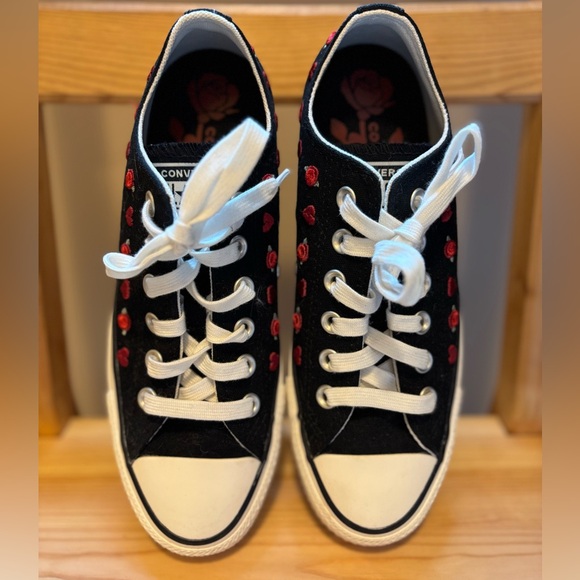 Converse All Stars Black with Embroidered Hearts and Roses BNWOT - Picture 2 of 7